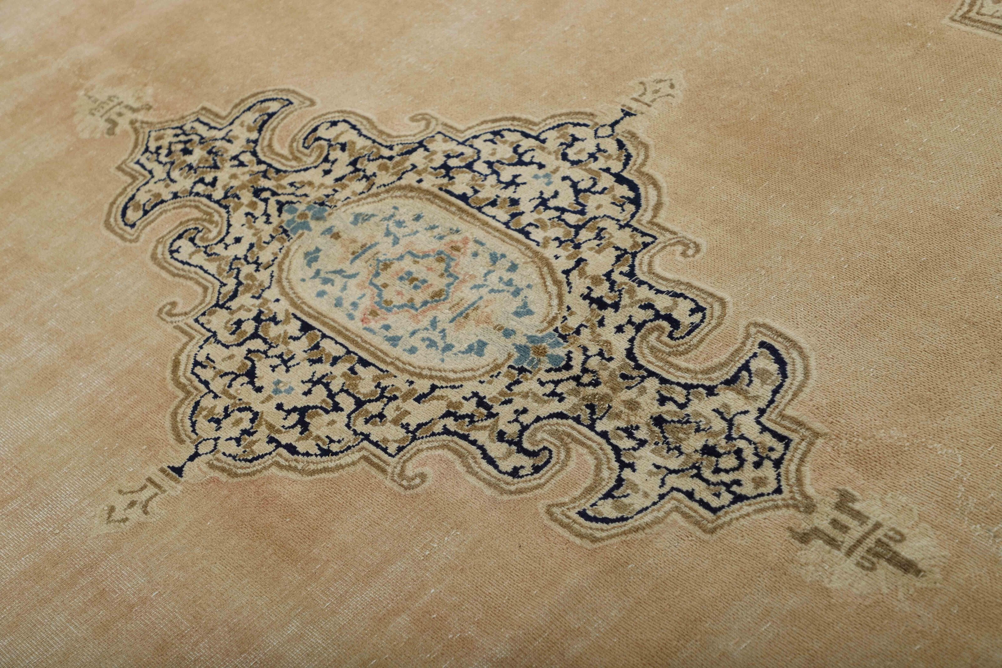 RUGS