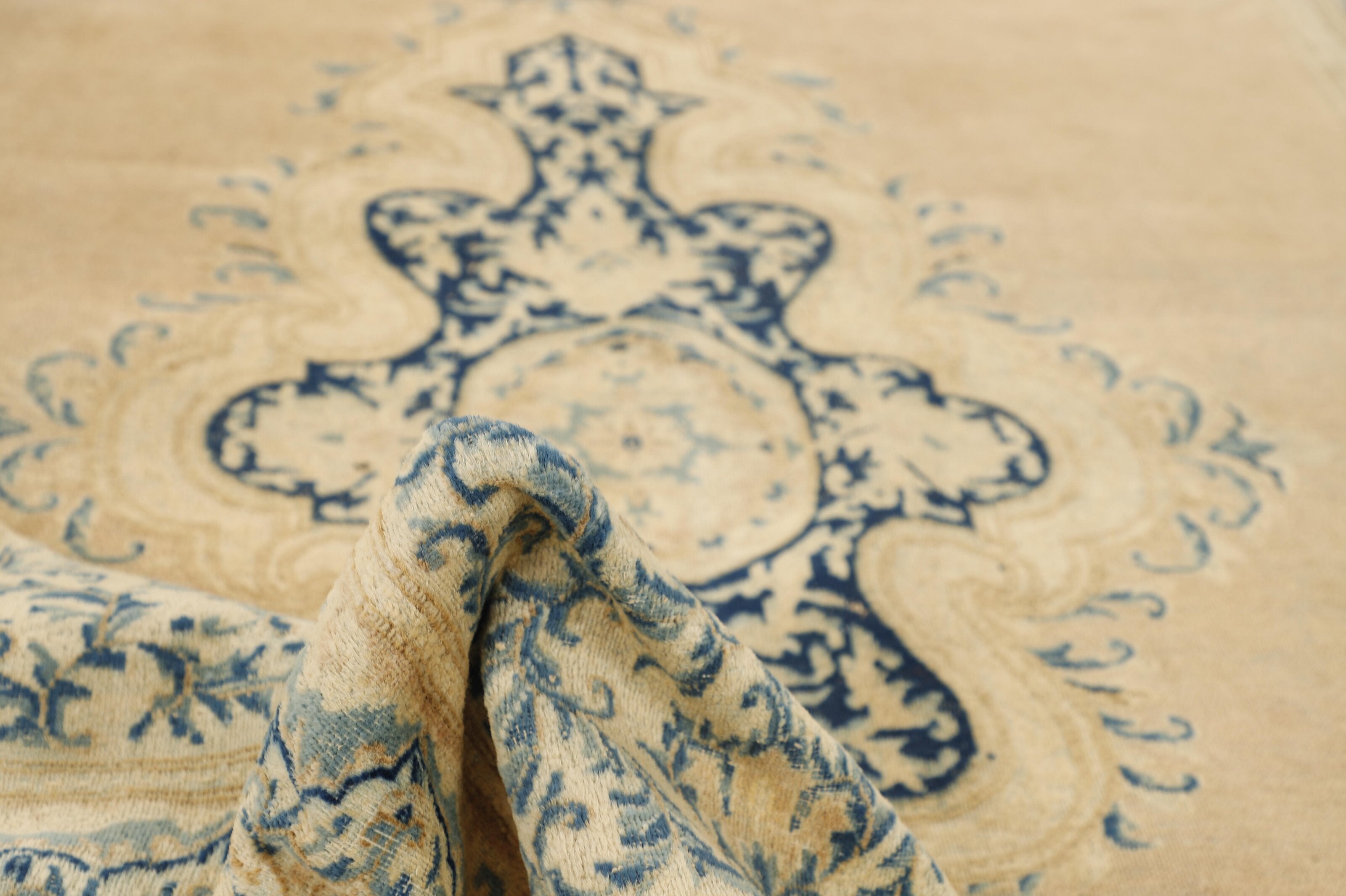 RUGS