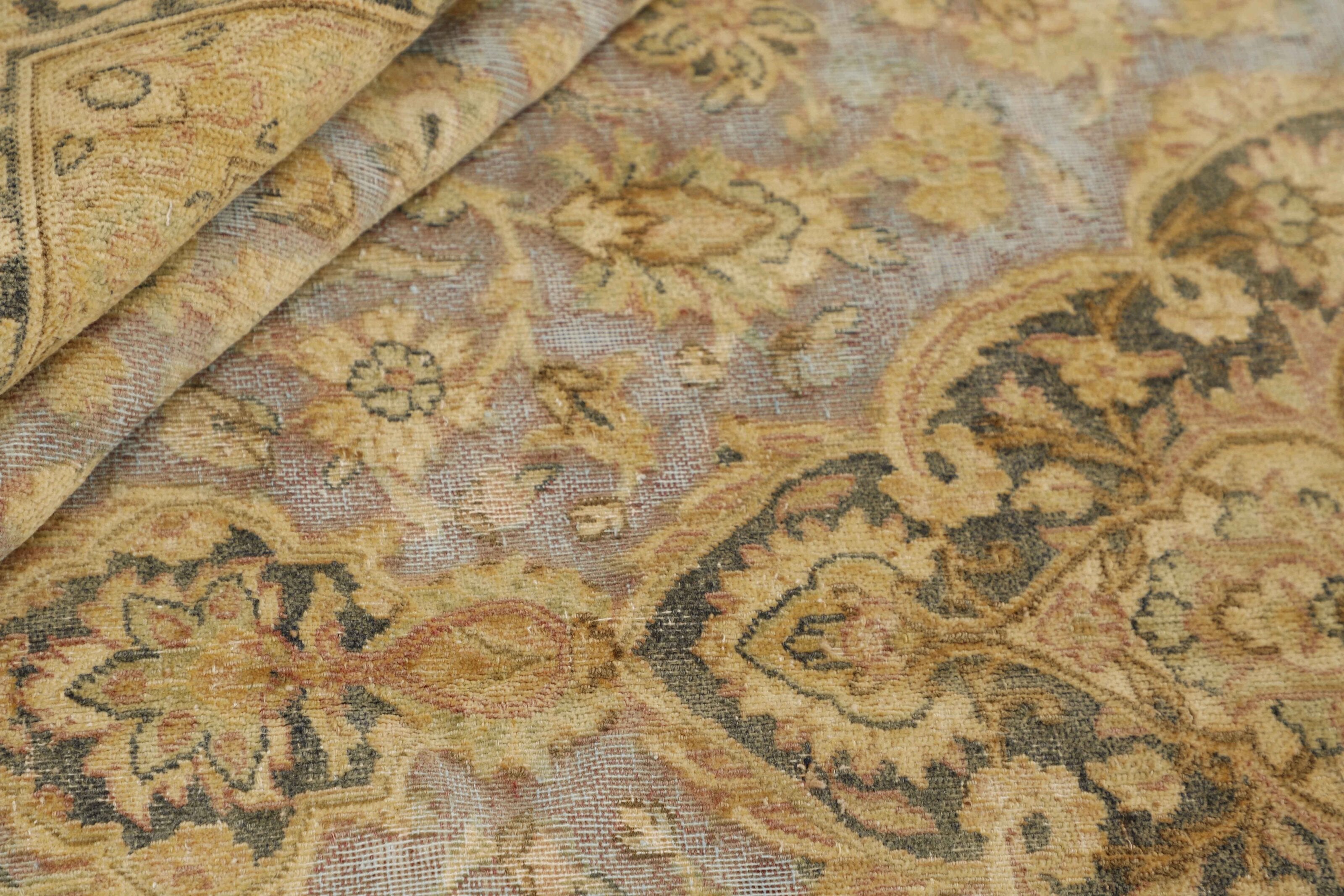 RUGS