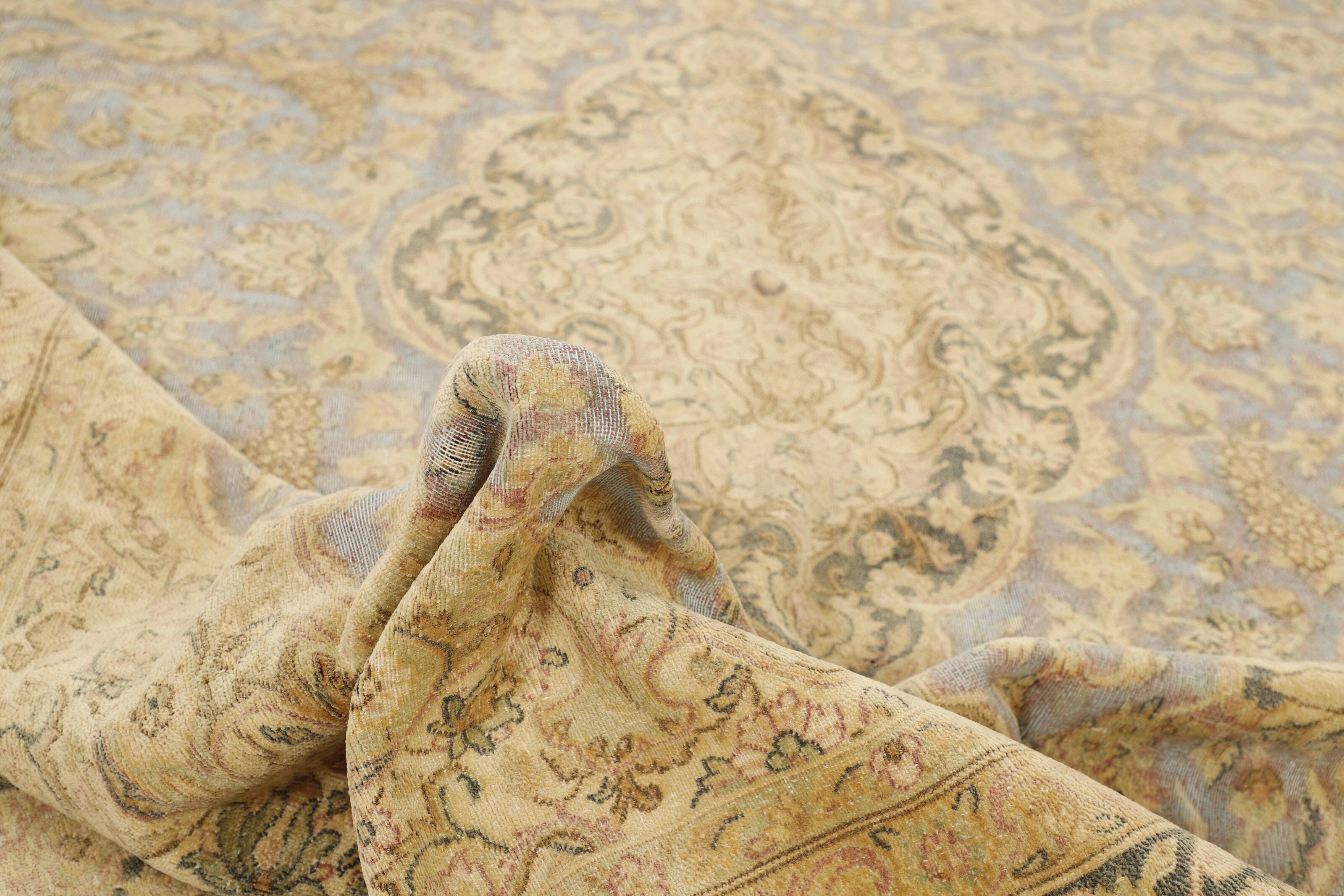 RUGS