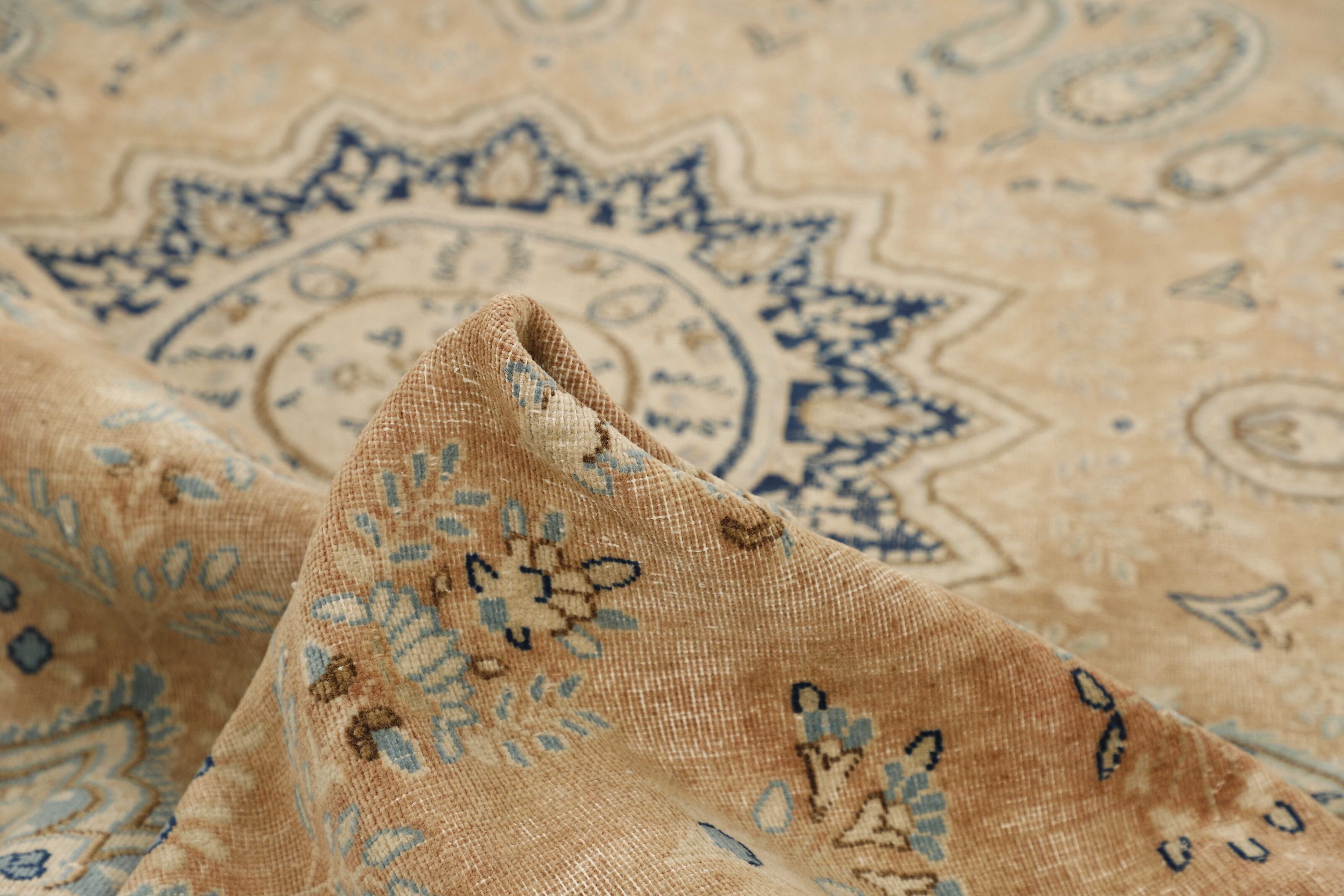 RUGS
