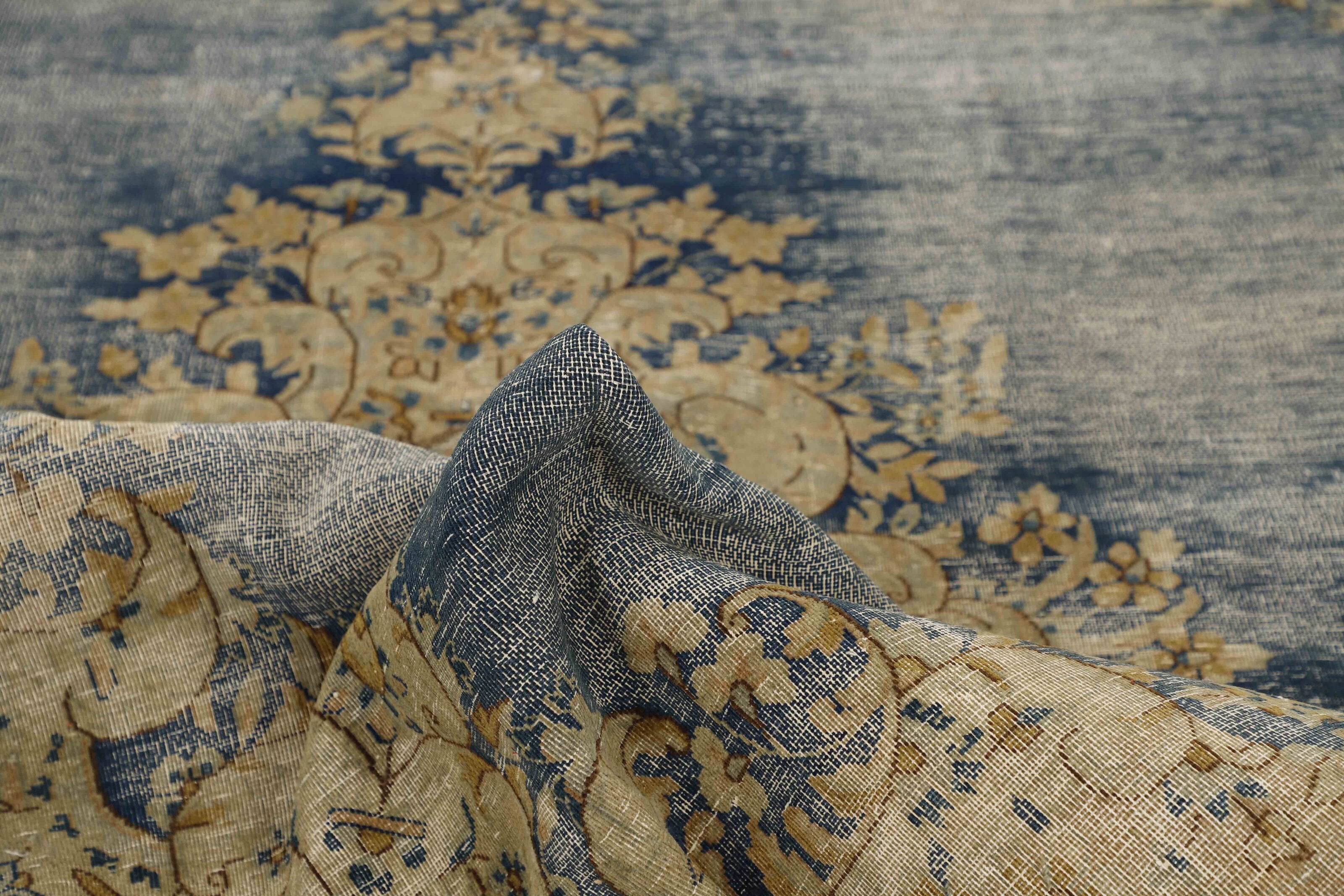 RUGS