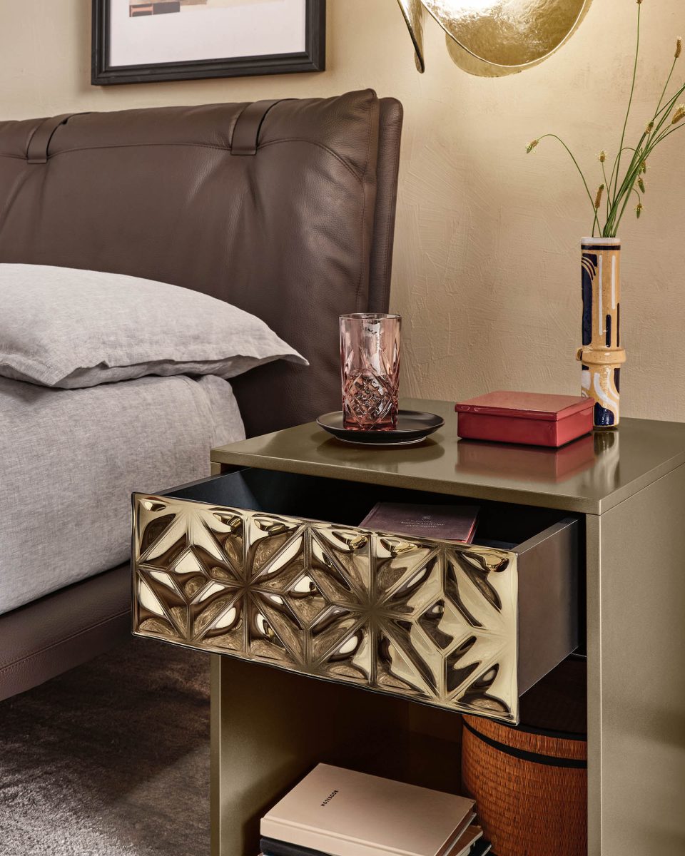 NIGHTSTANDS