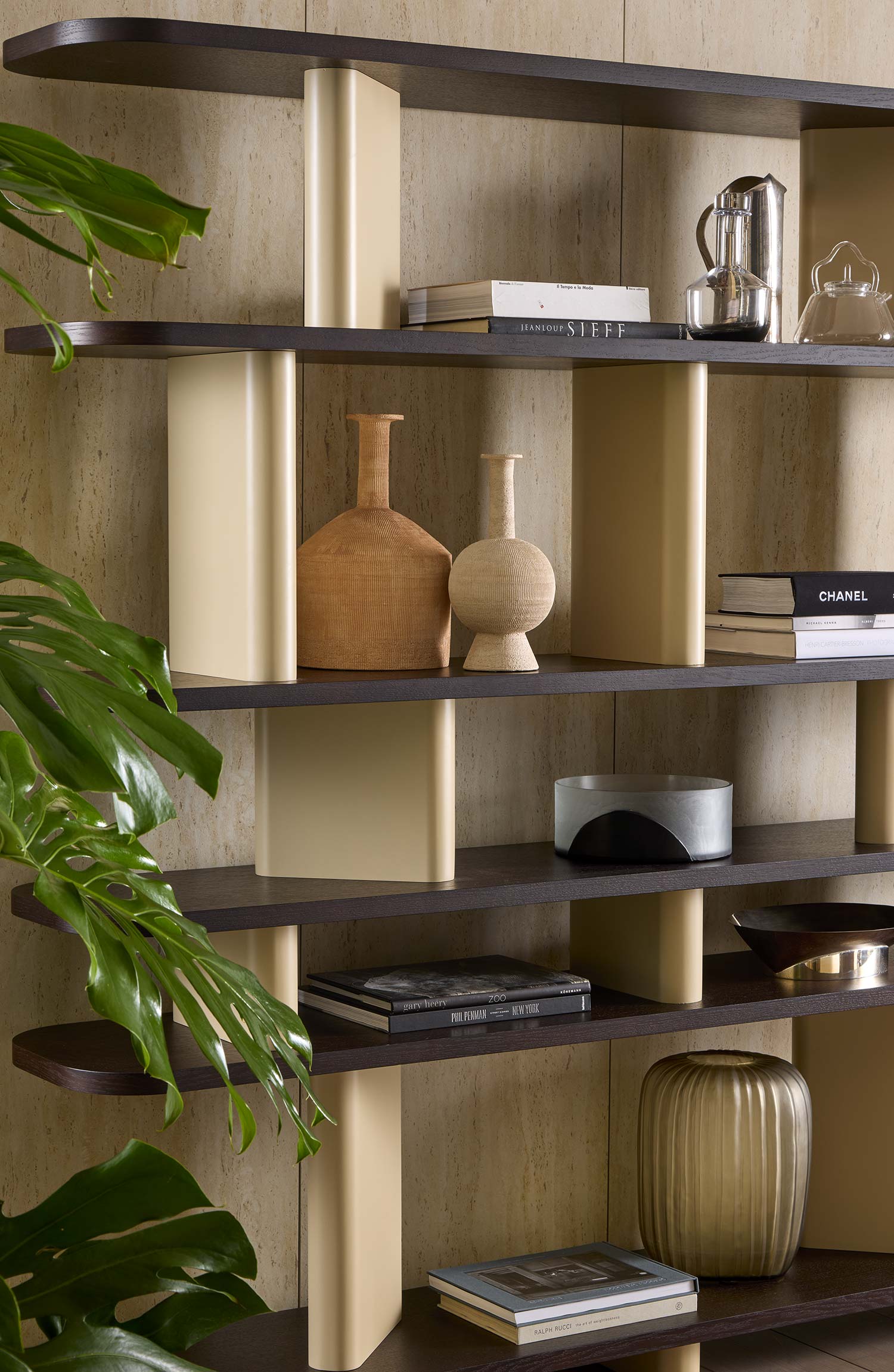 BOOKSHELVES / CONSOLES / MIRRORS