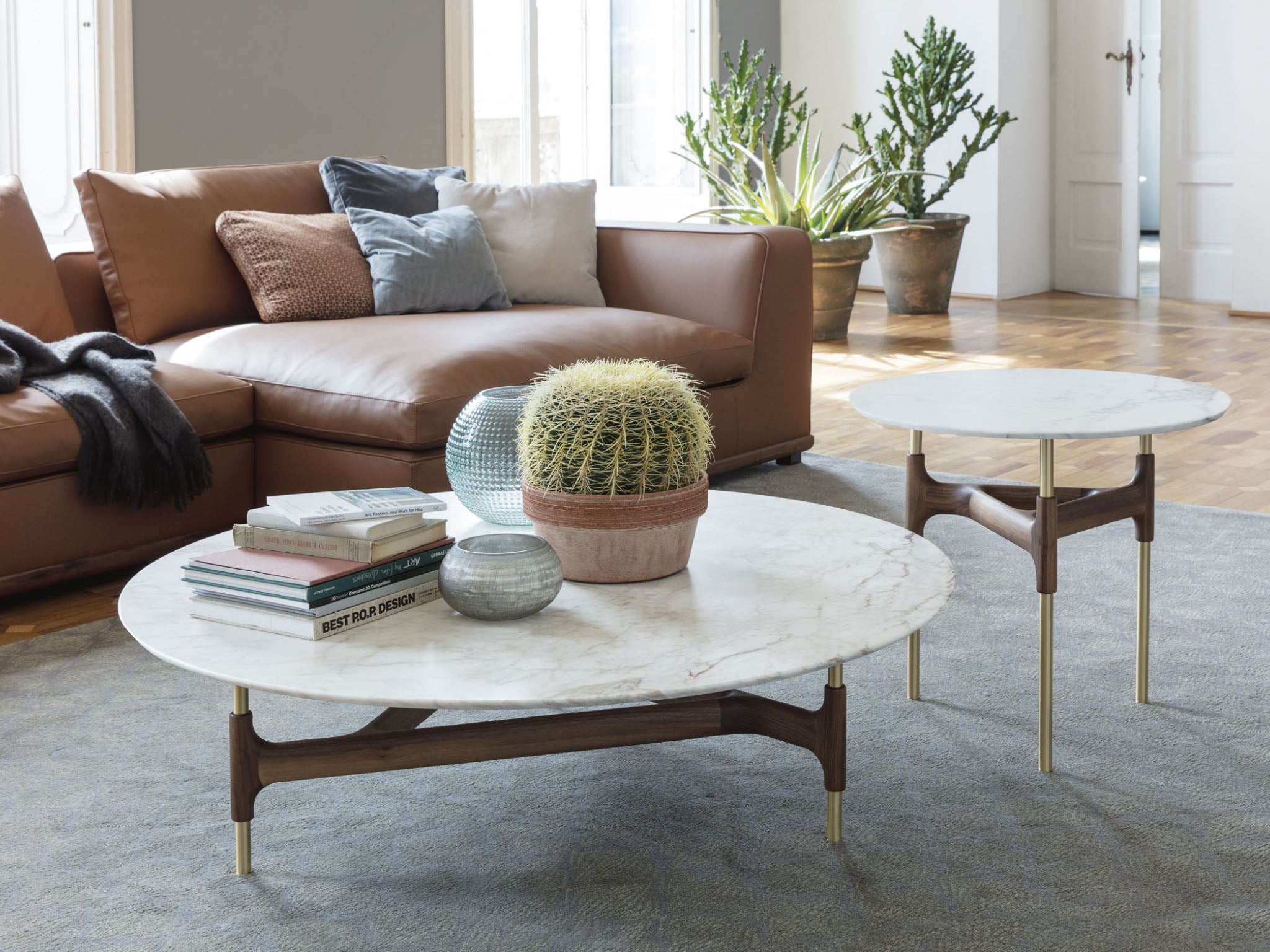 SIDE & COFFEE TABLES