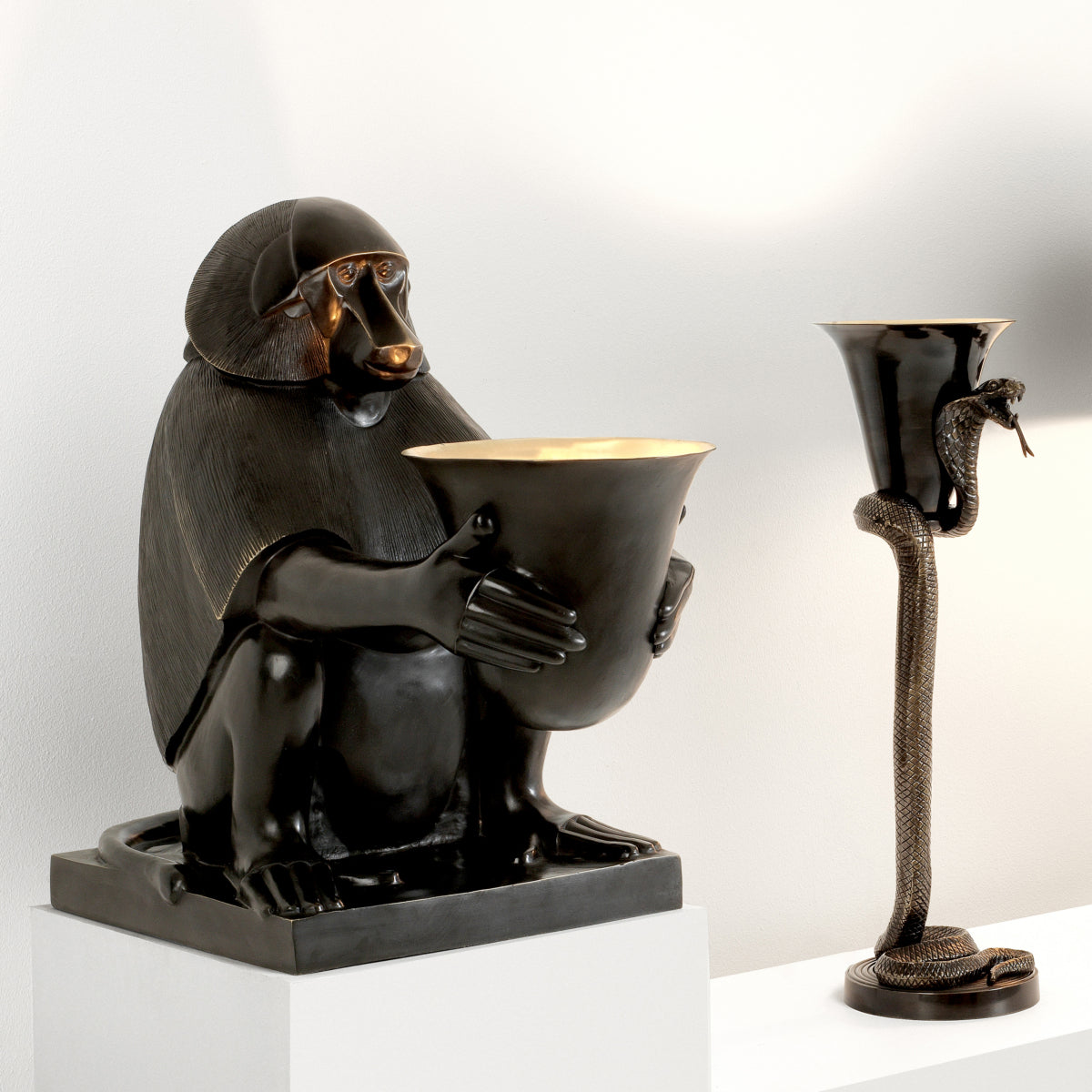 TABLE LAMP/DECORATIVE ITEMS