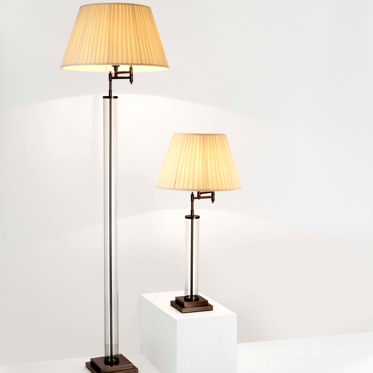 FLOOR LAMP