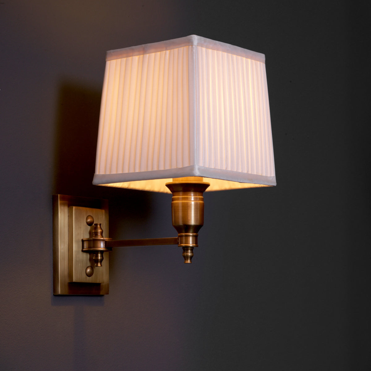 WALL LAMP