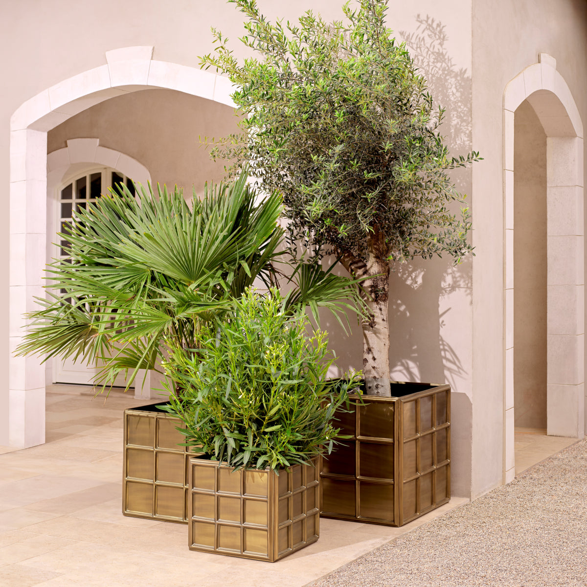 VASES & PLANTERS