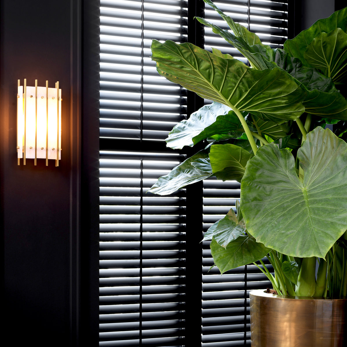 WALL LAMP
