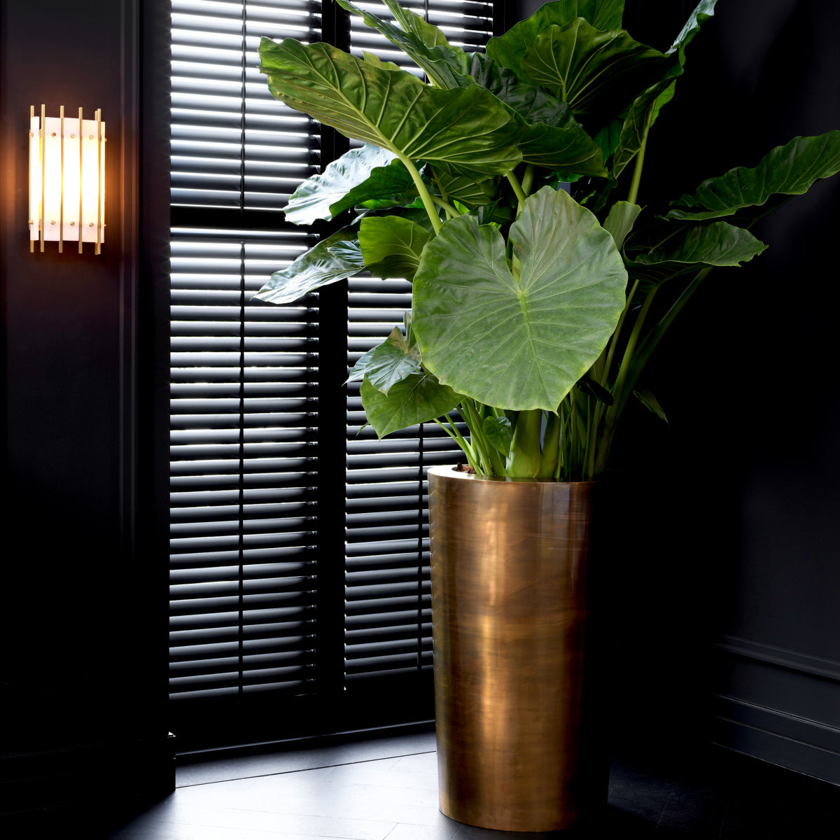 VASES & PLANTERS