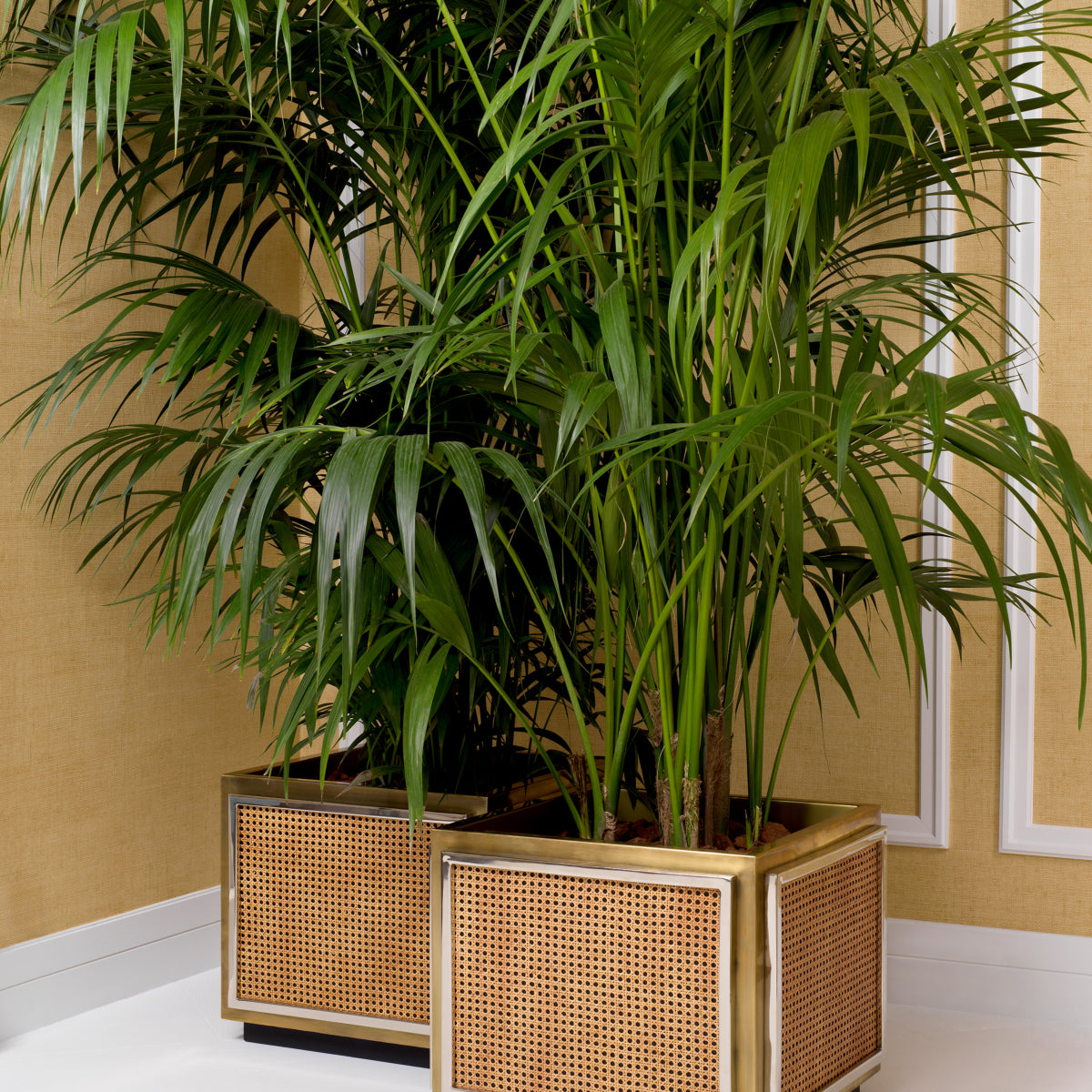 VASES & PLANTERS