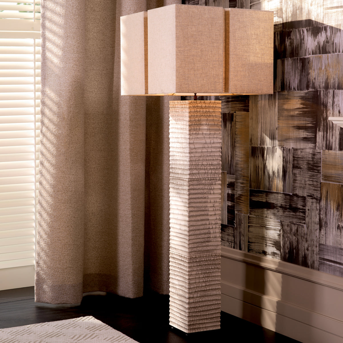 FLOOR LAMP