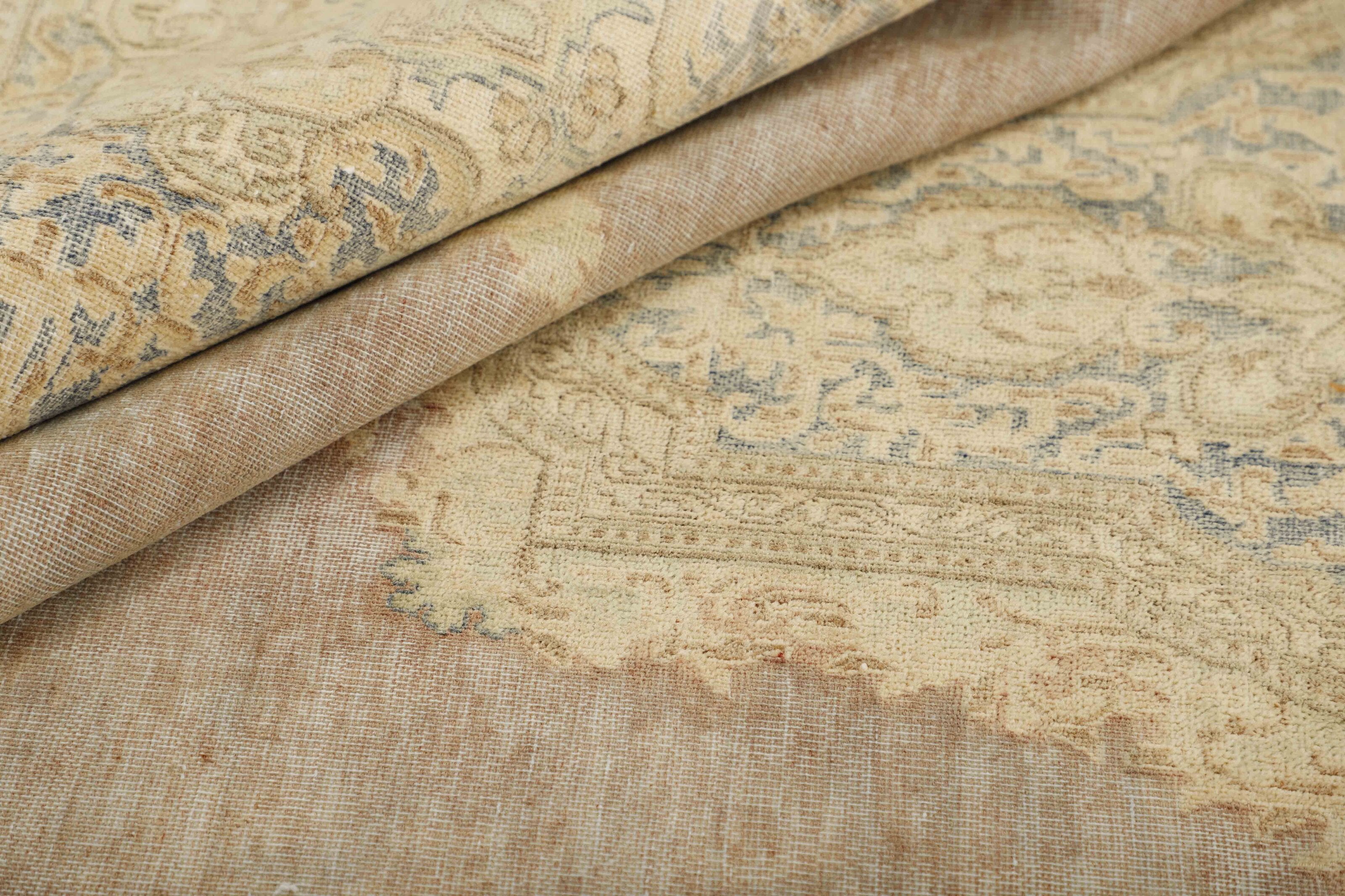 RUGS