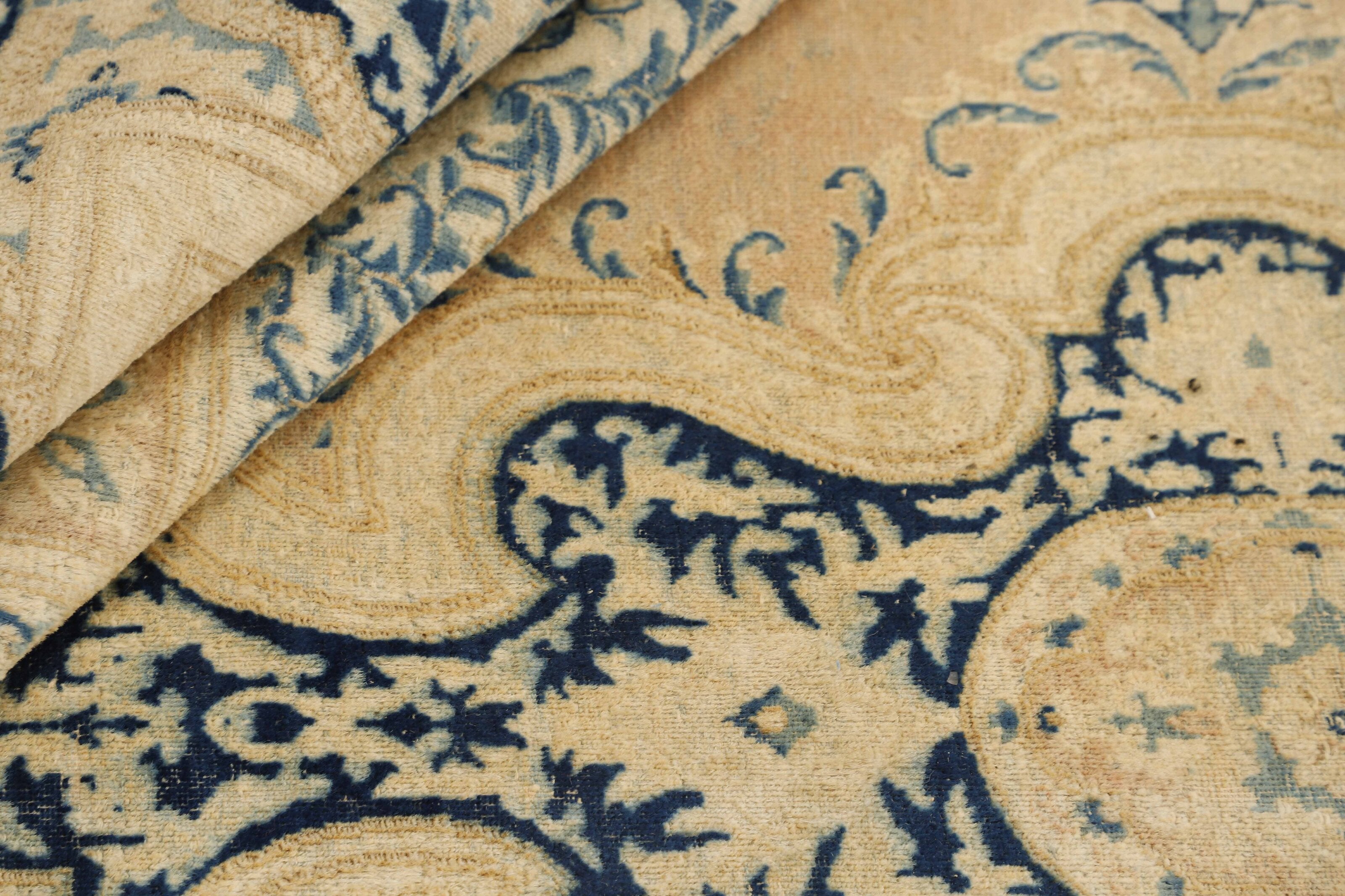 RUGS