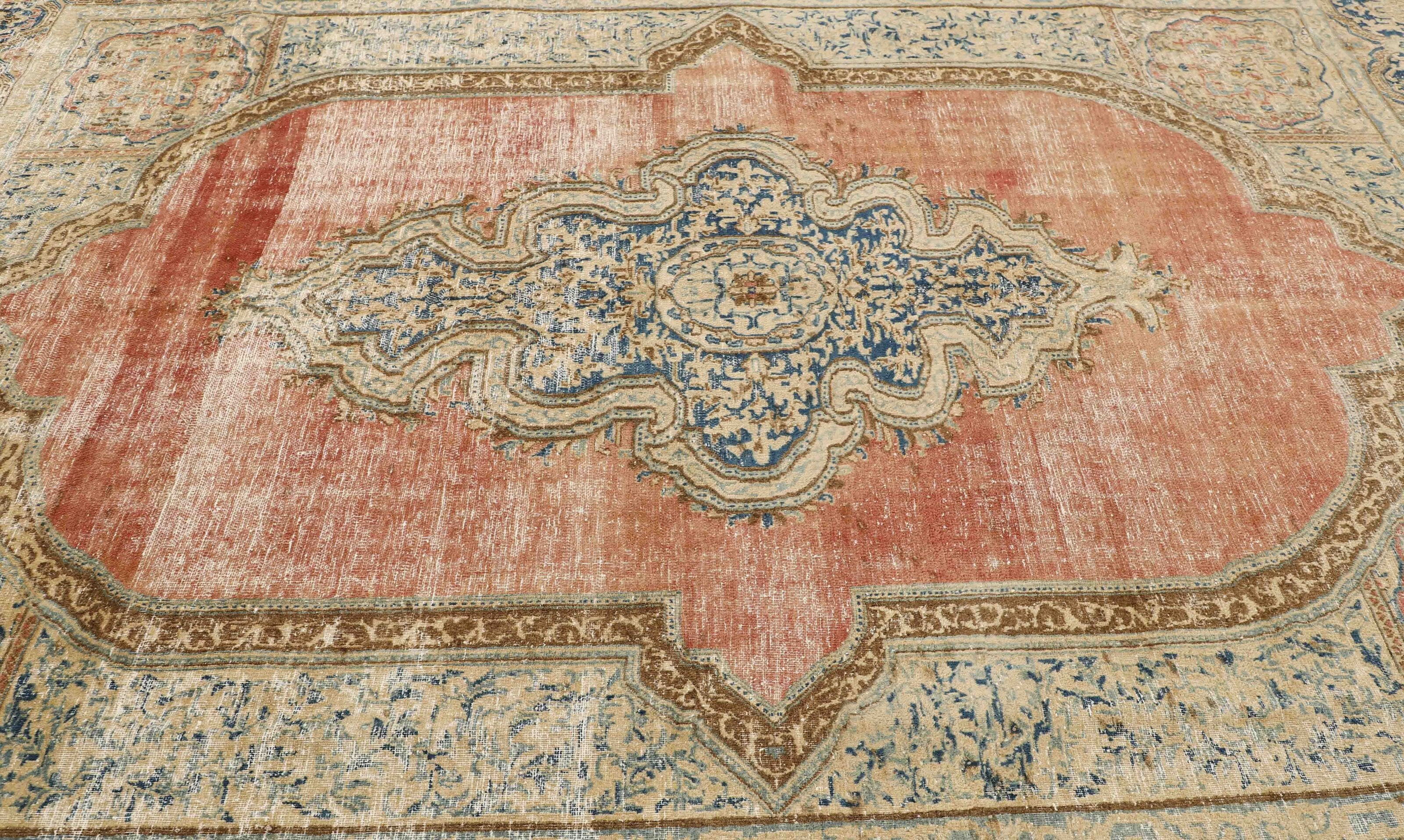 RUGS
