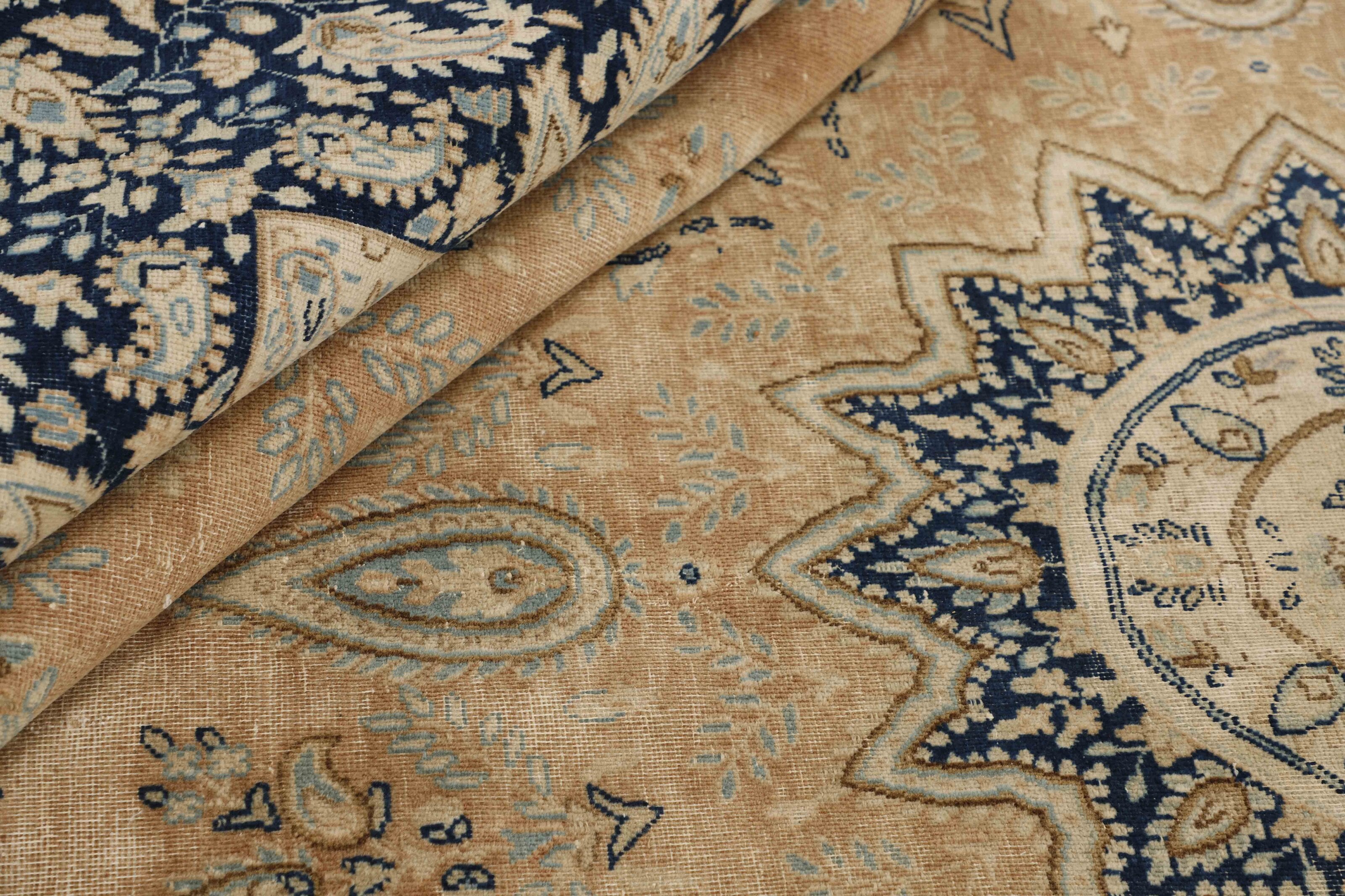RUGS