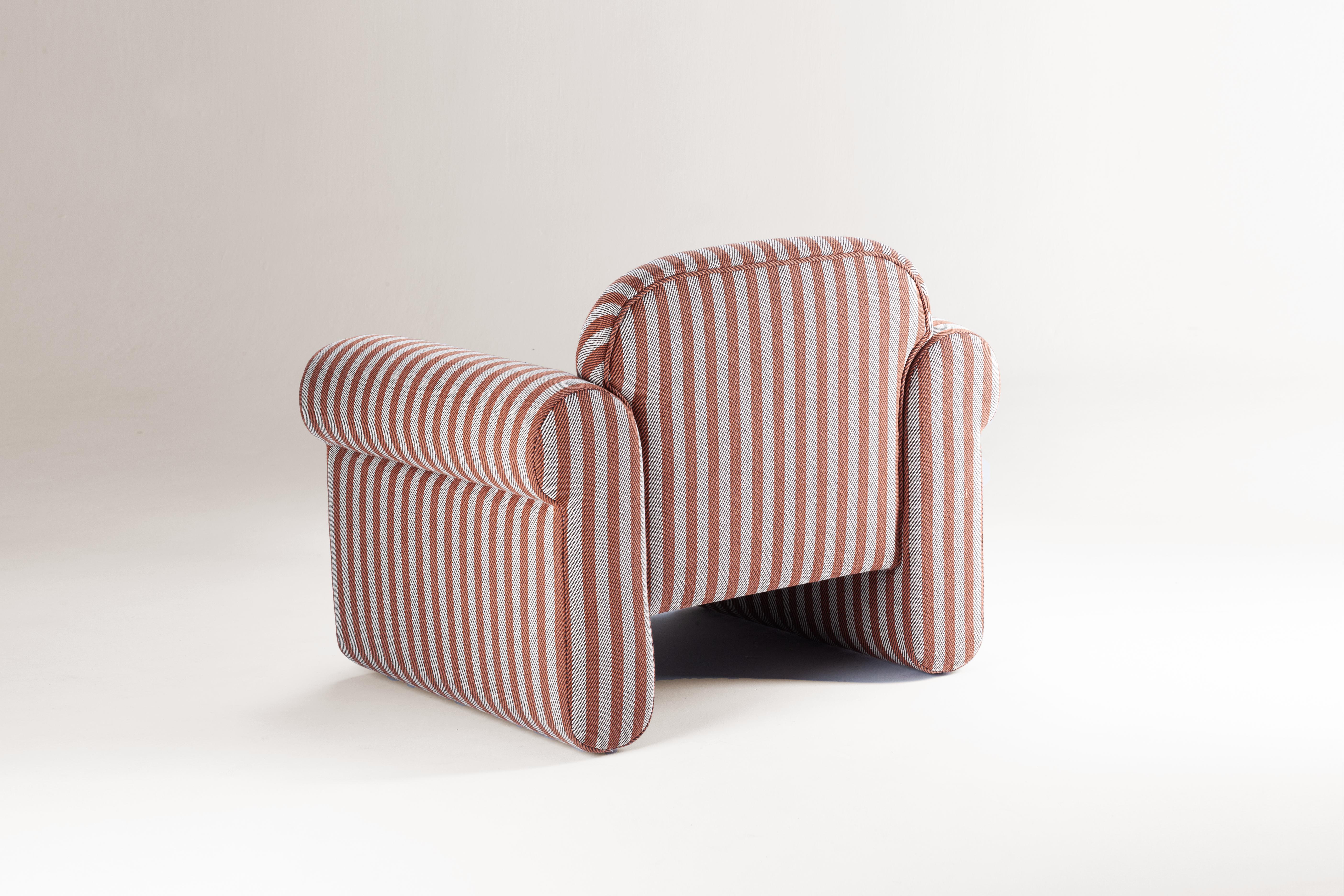 LOUNGE SEATING