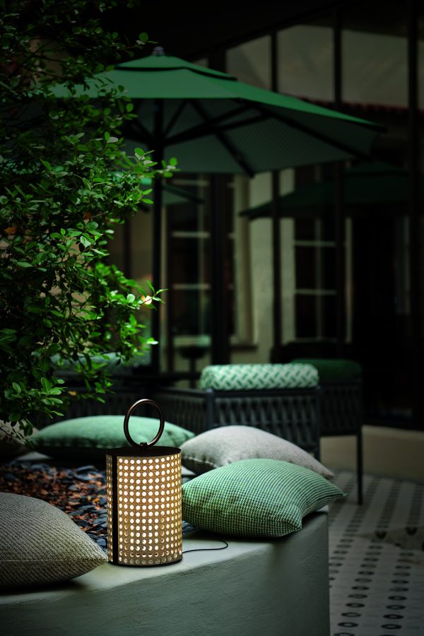 FLOOR LAMP