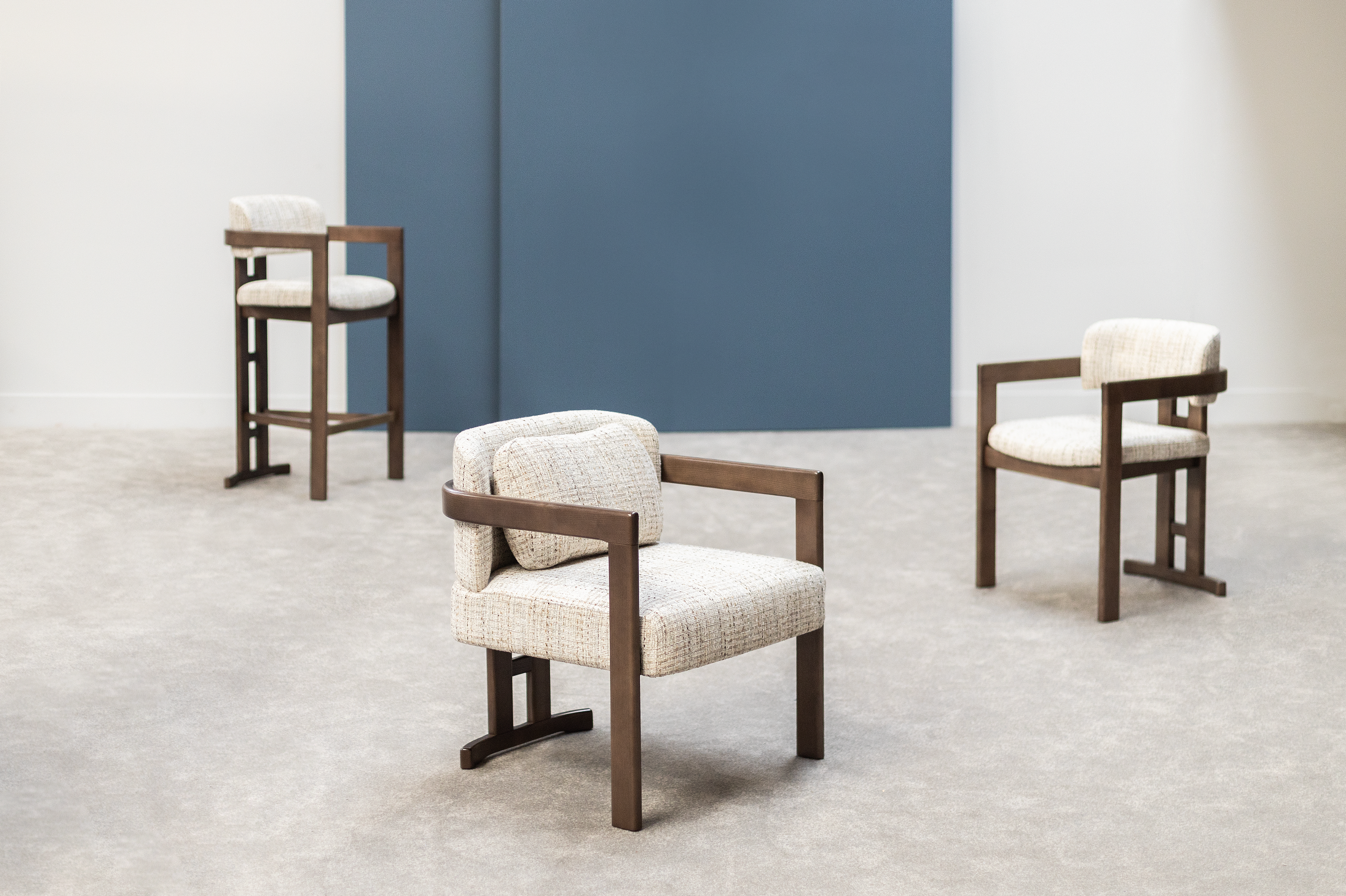 Chairs & Barstools
