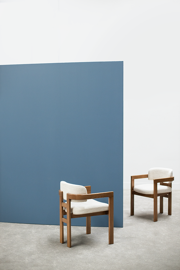 Chairs & Barstools