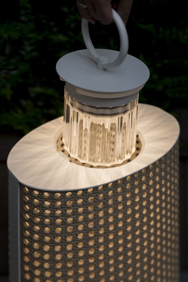FLOOR LAMP
