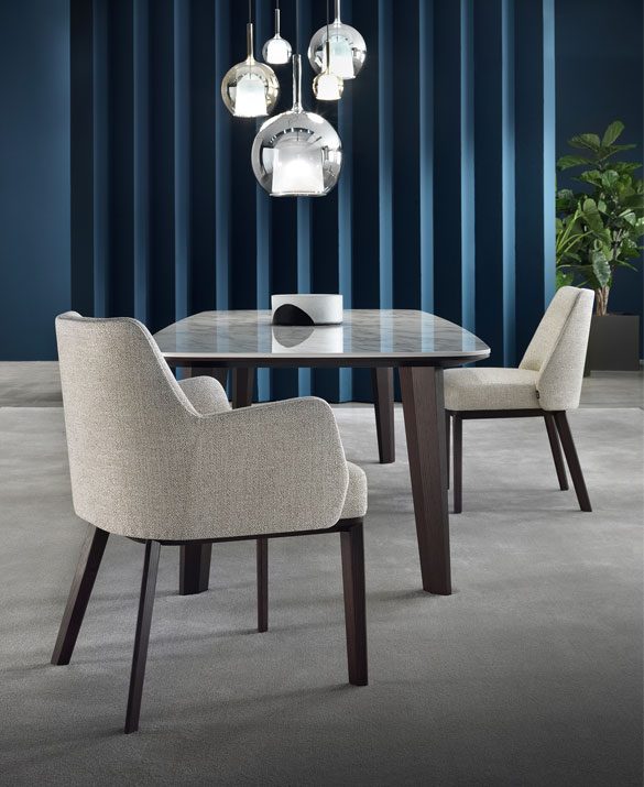 CHAIRS / STOOLS