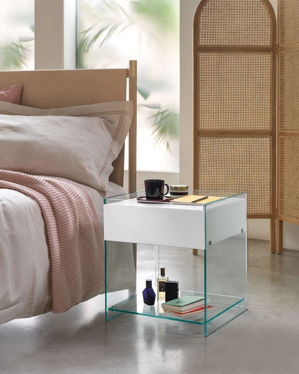 NIGHTSTANDS