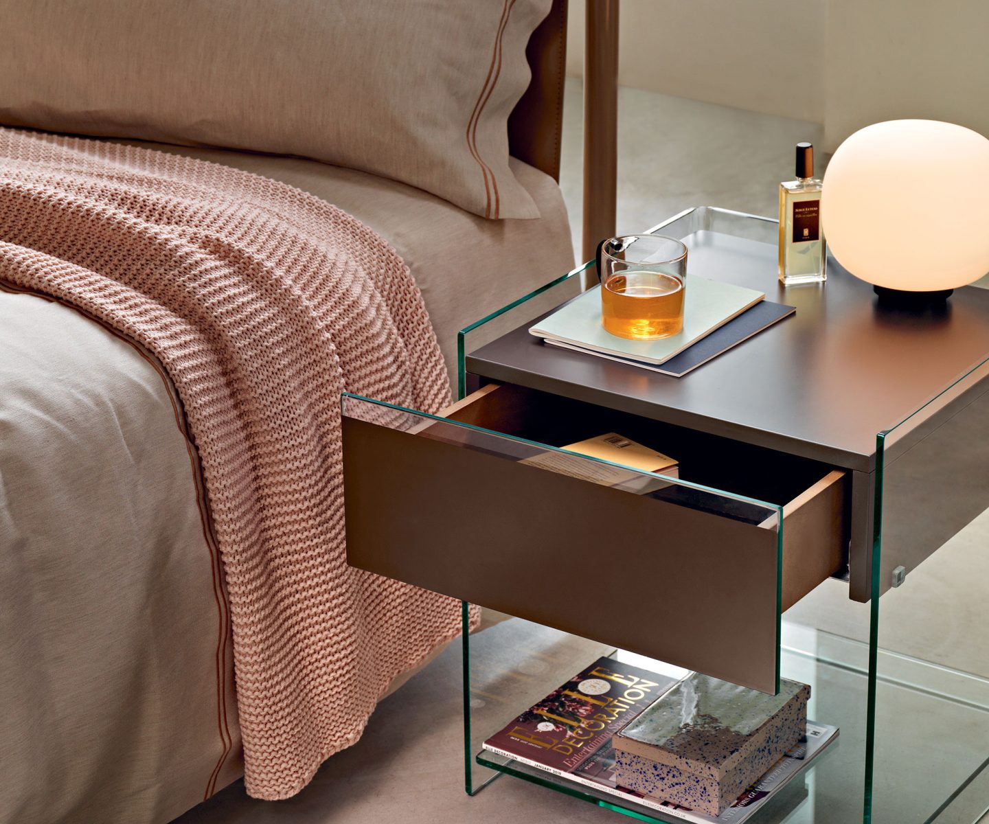 NIGHTSTANDS