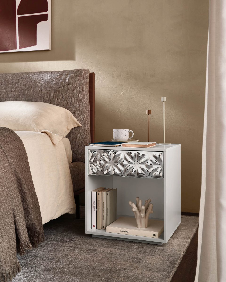 NIGHTSTANDS