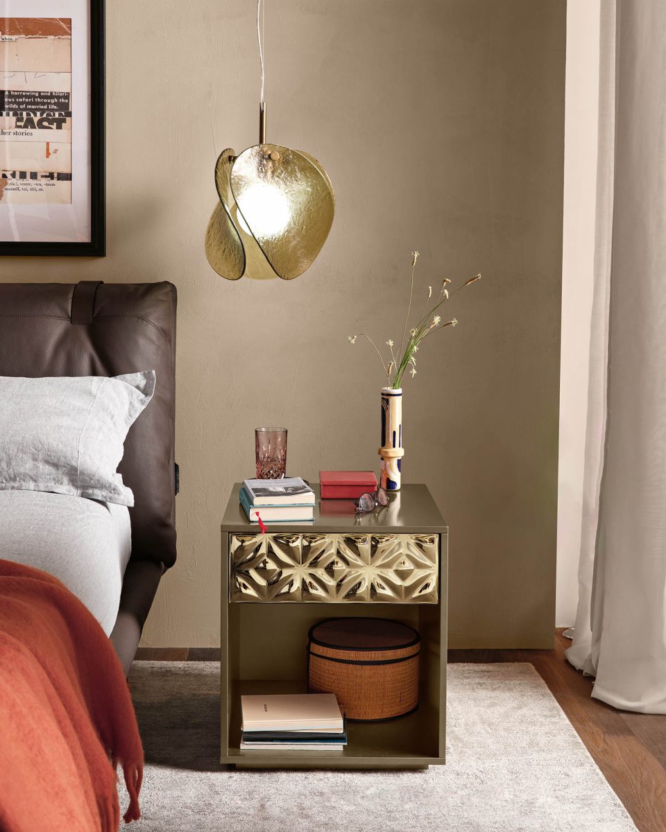 NIGHTSTANDS