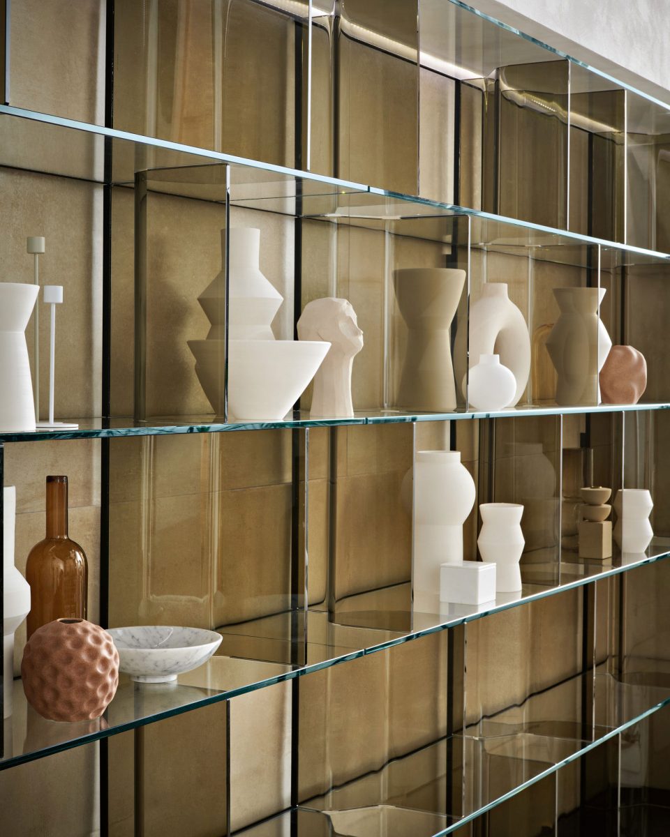 BOOKCASES AND SYSTEMS