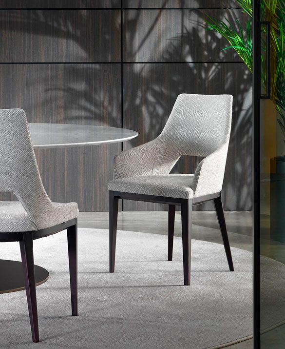 CHAIRS / STOOLS