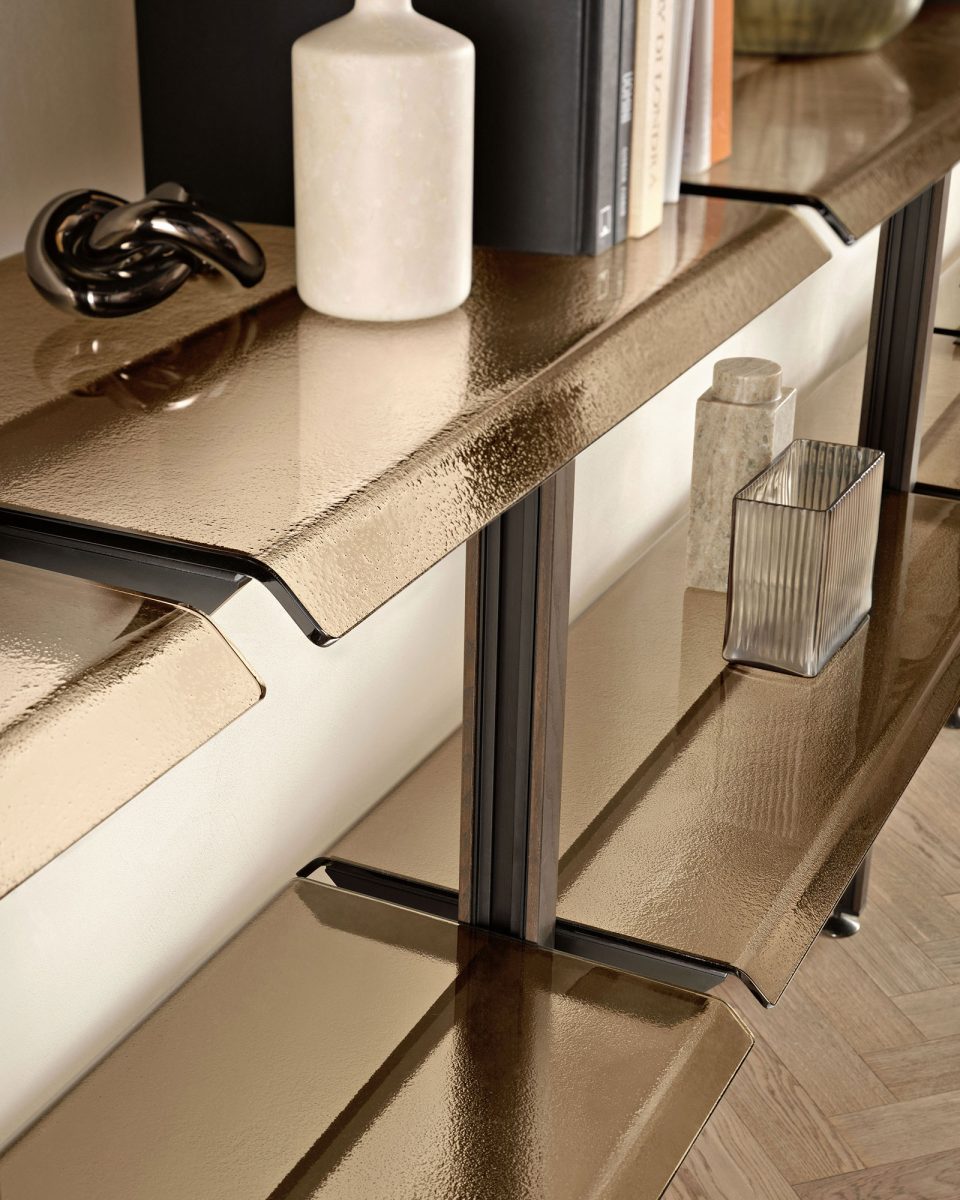 BOOKCASES AND SYSTEMS