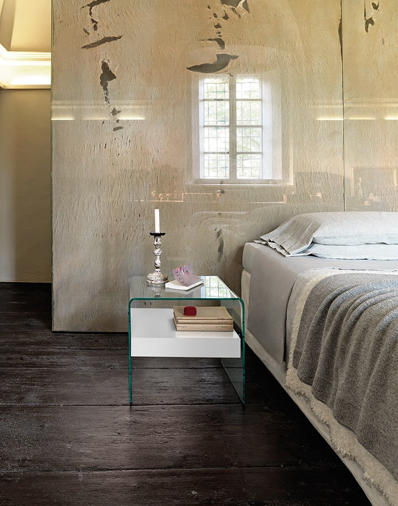 NIGHTSTANDS