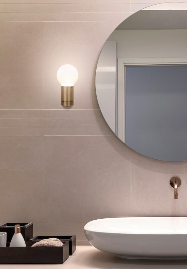 WALL LAMP