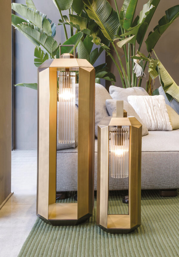 FLOOR LAMP