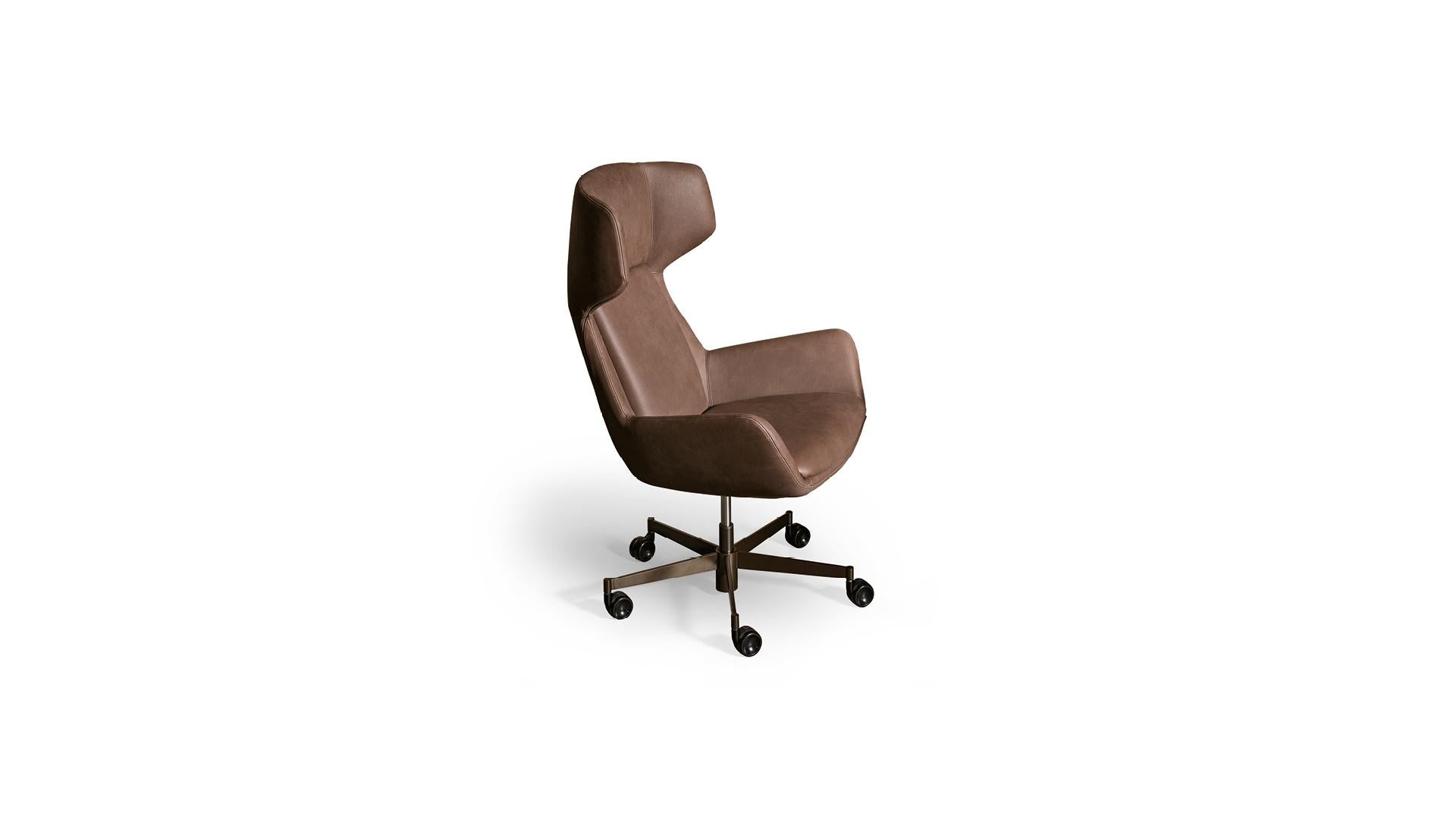 ARMCHAIRS AND POUFS