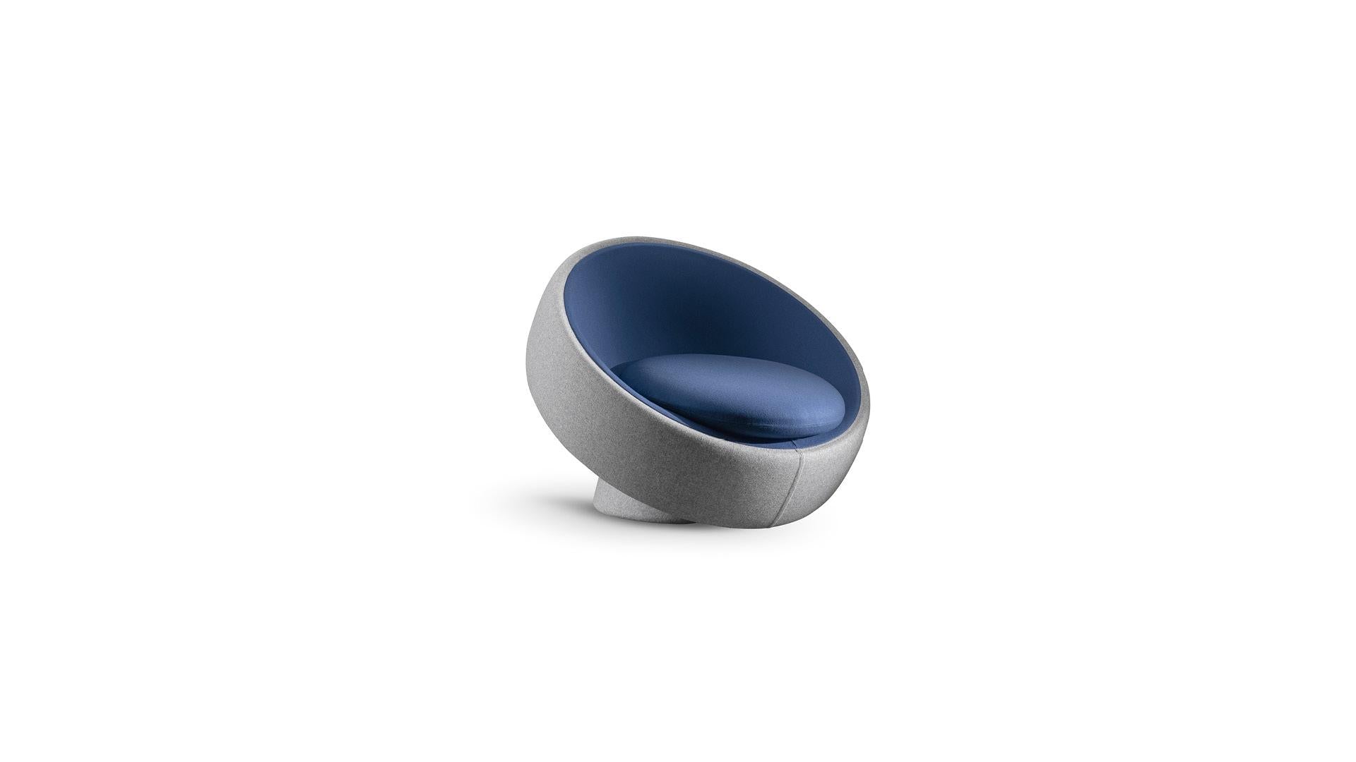 ARMCHAIRS AND POUFS
