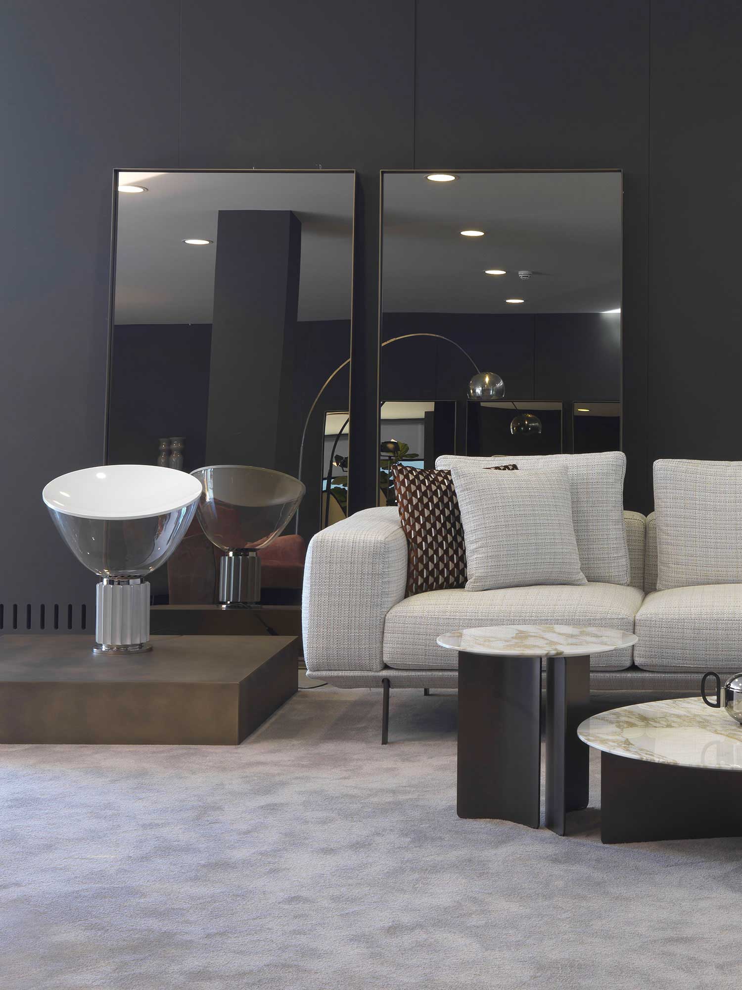 BOOKSHELVES / CONSOLES / MIRRORS