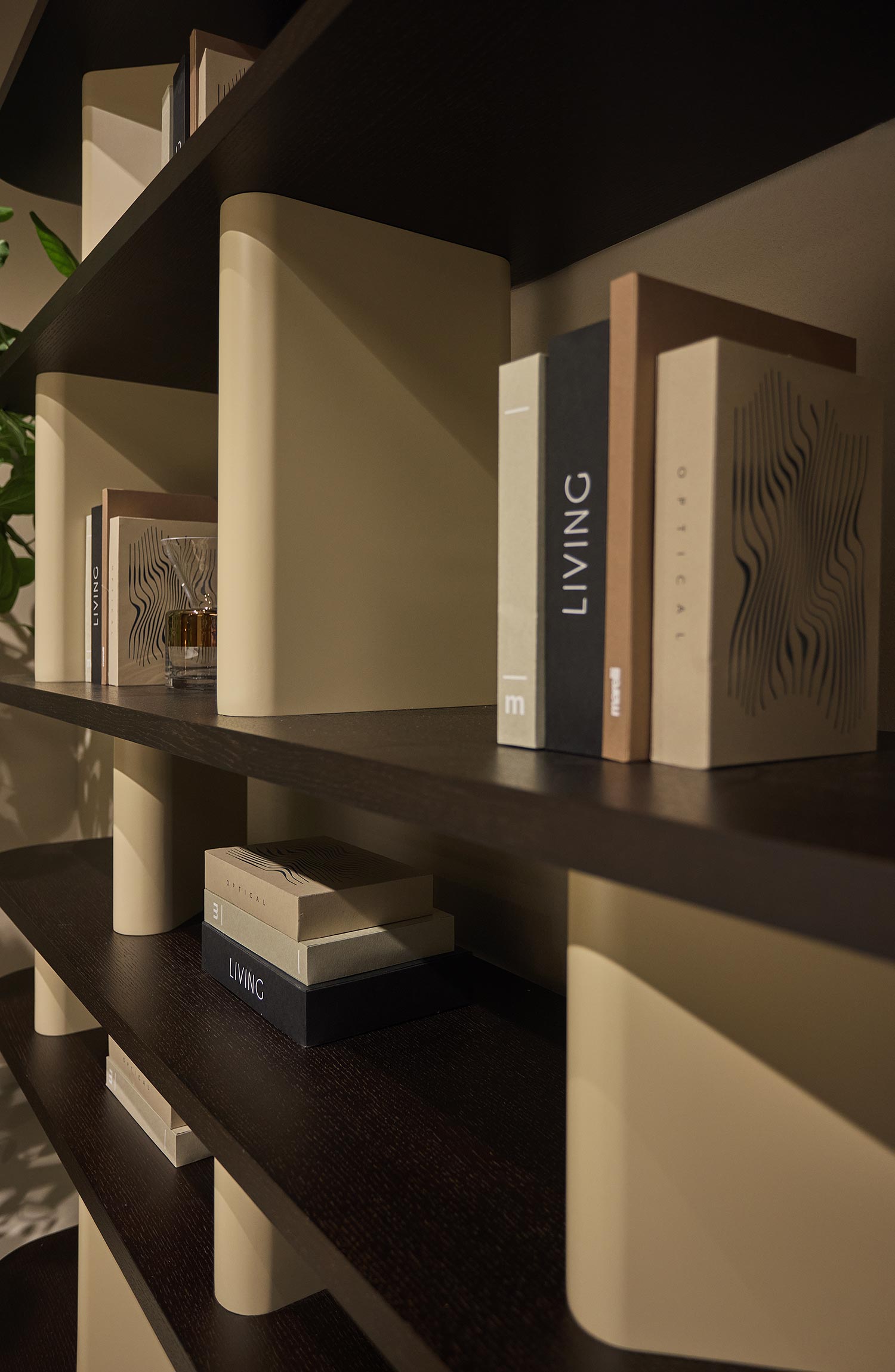 BOOKSHELVES / CONSOLES / MIRRORS