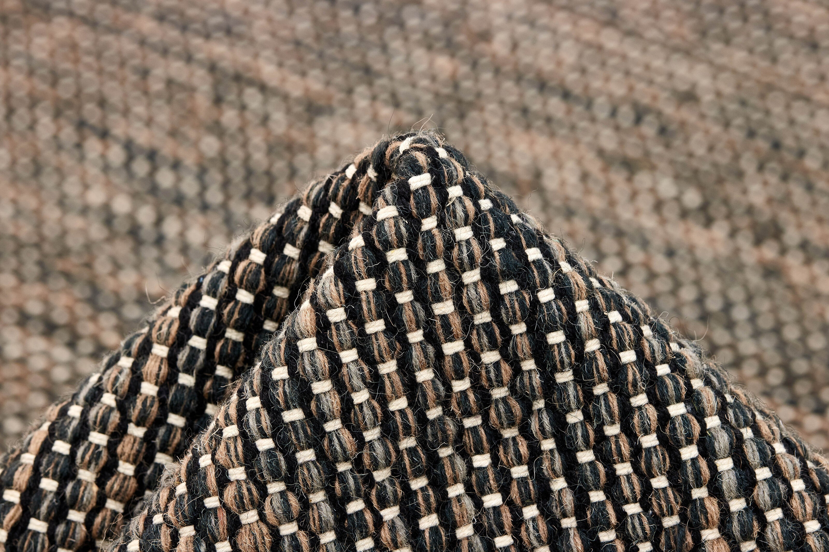 RUGS