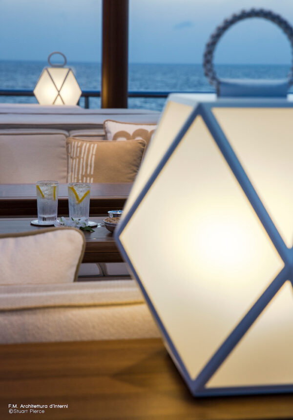 FLOOR LAMP