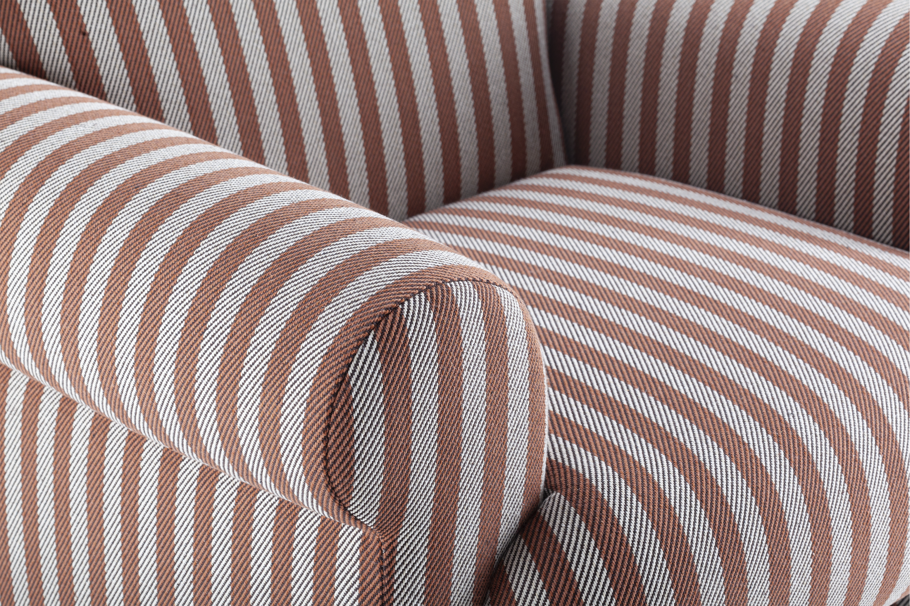 LOUNGE SEATING